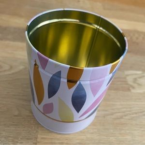 🌟 FREE Add-On Round Circular Metal Tin